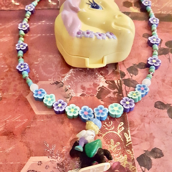 1994 Polly Pocket Pony Ridin' Play-Set and Doll Horseback Riding Necklace - Picture 3 of 9